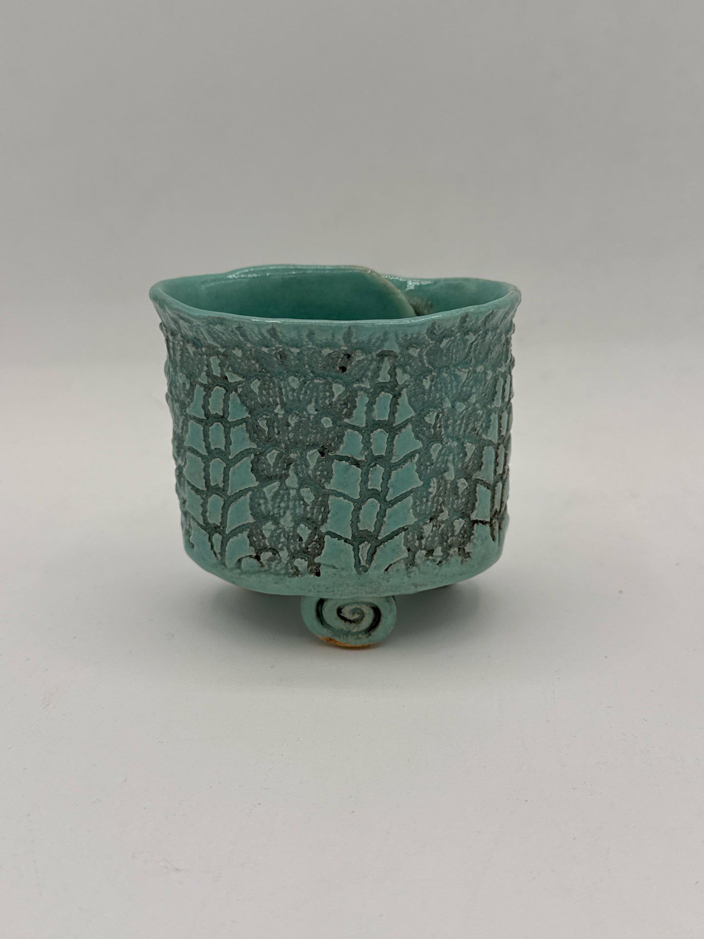 Tiny Wrapped Pot With Inlaid Lace Pattern And Feet