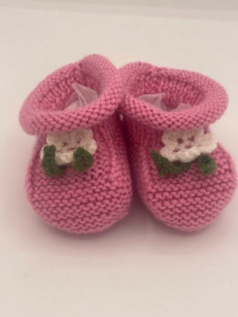 0-3 M Pink Acrylic Knitted Baby Booties with White Flower