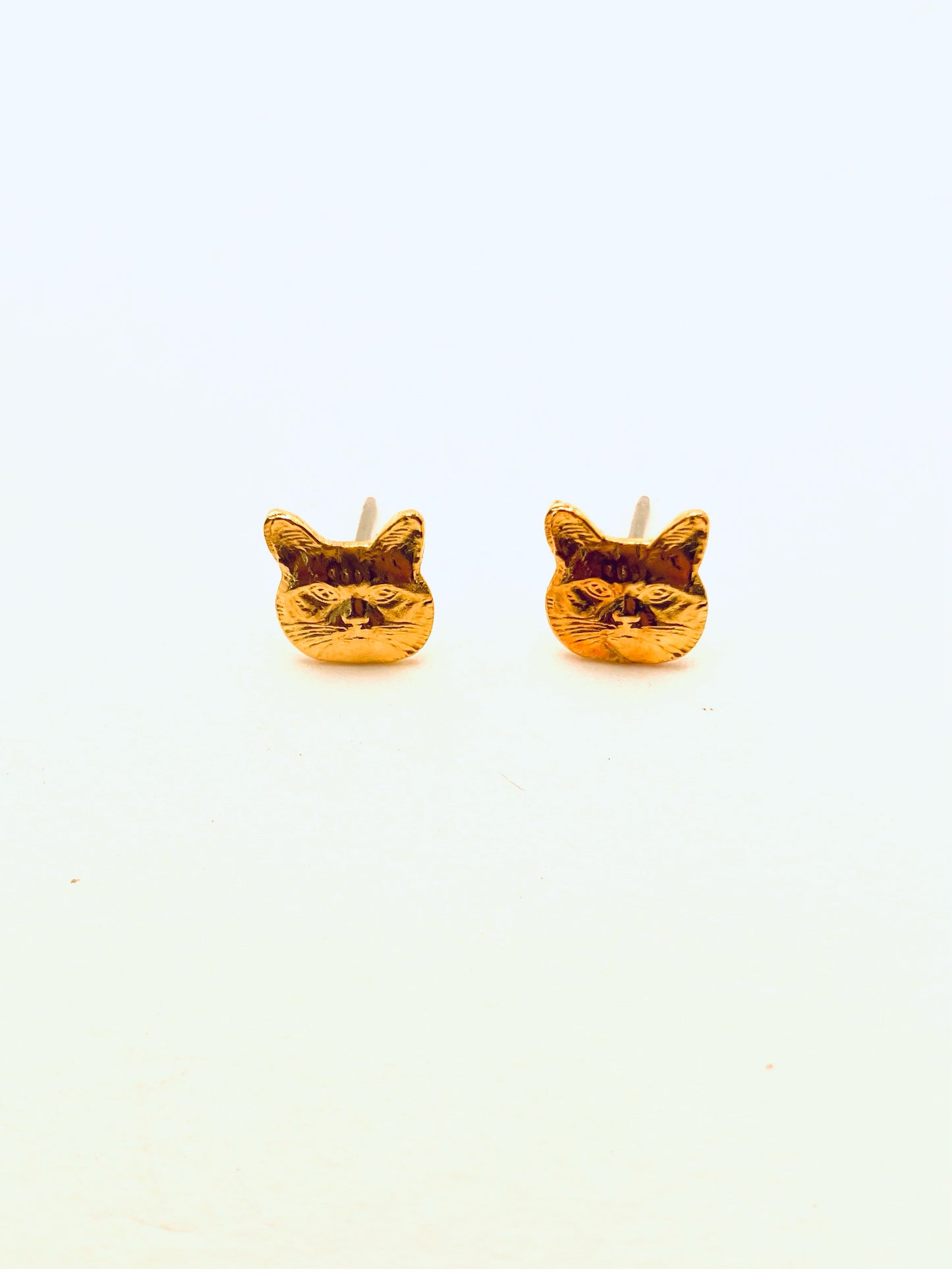 Cat Studs