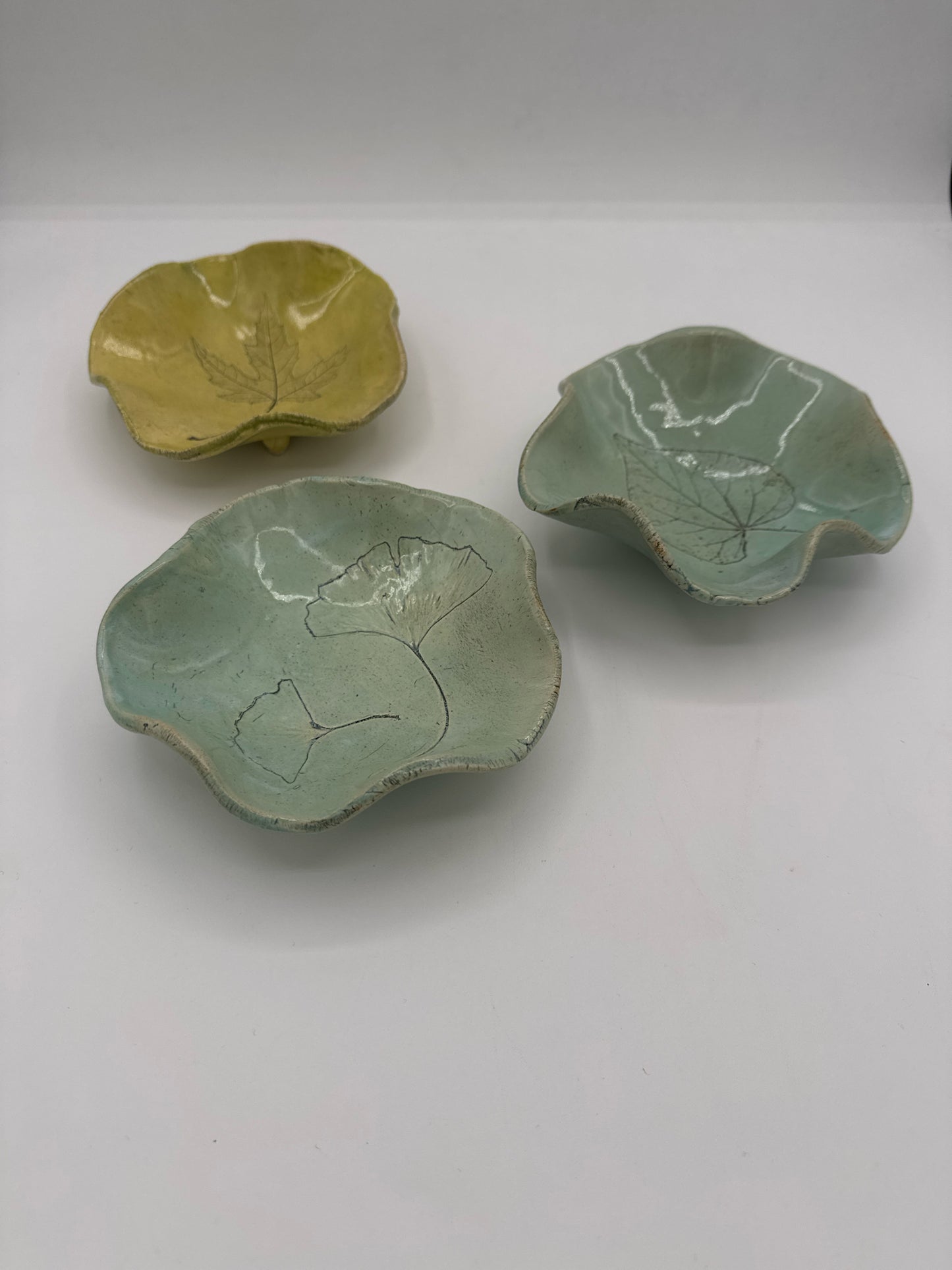 Assorted Wavy Dish With Leaf Design Trinket Dish