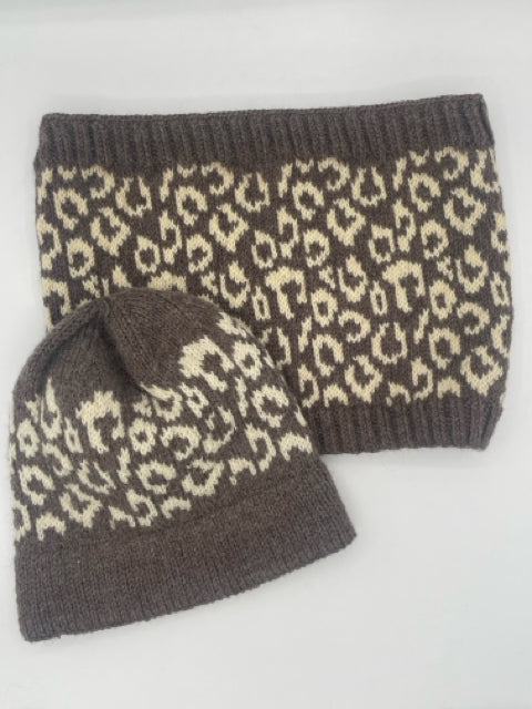 Nutmeg and Cream Wool Leopard Print knit Cowl