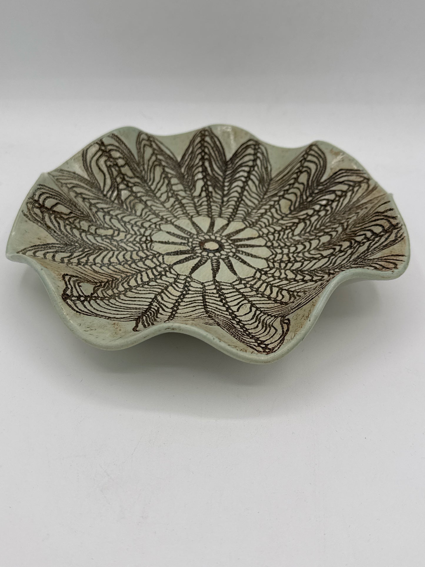 Wavy Ceramic Dish With Lace Design In Mint