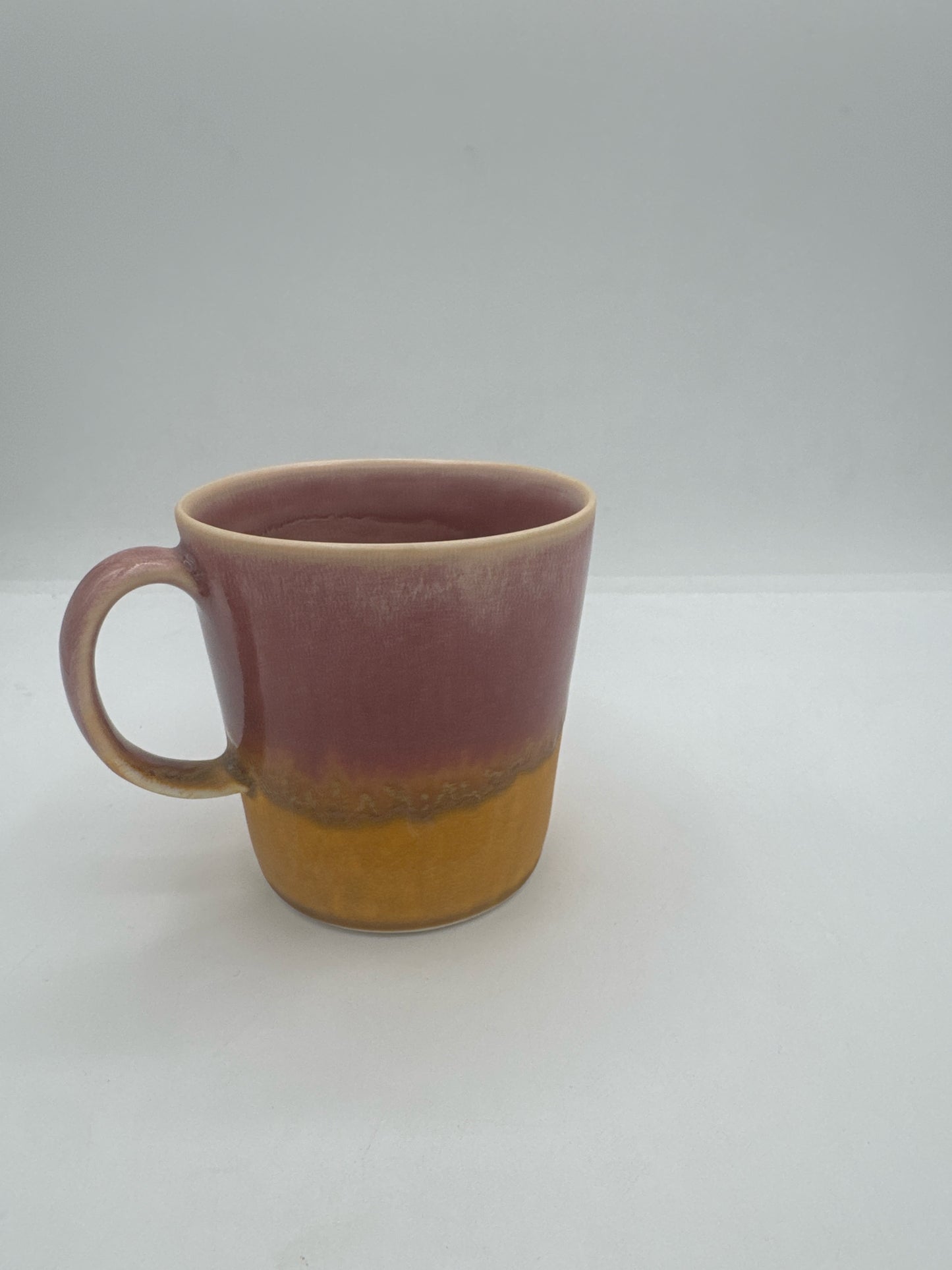 Porcelain D Mauve and Gold, i Glazed Mugs