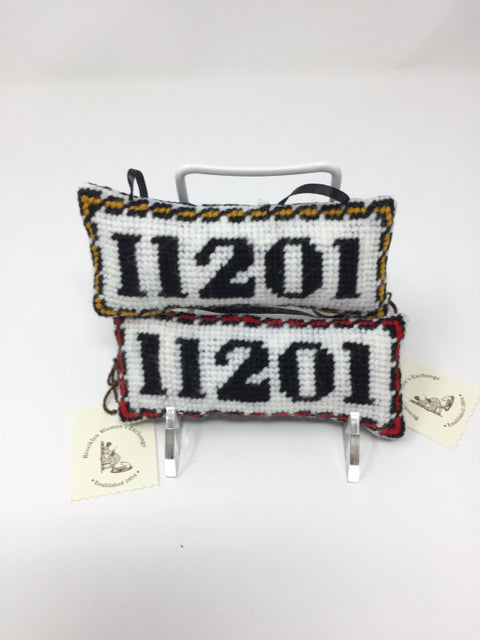 11201 Saying Pillow