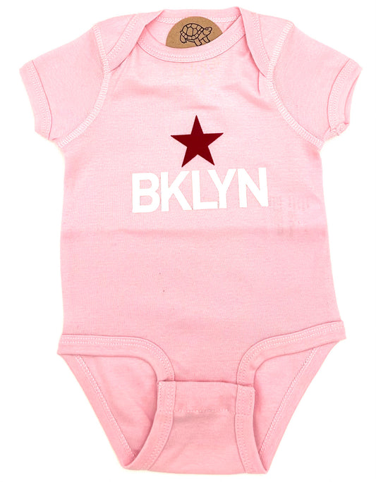 Brooklyn Star Onesie pink size 18M