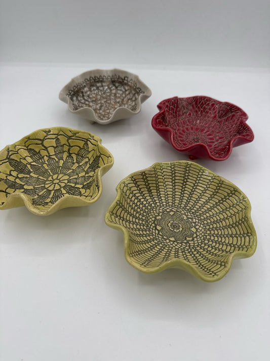 Assorted Tiny Wavy Dish with Lace Imprint