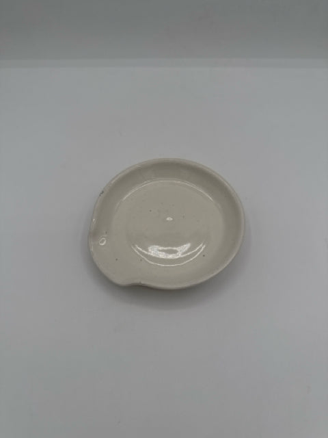 White Handmade Stoneware Sppon Resr