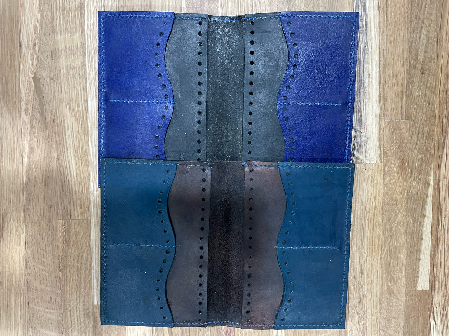Leather wallet medium size