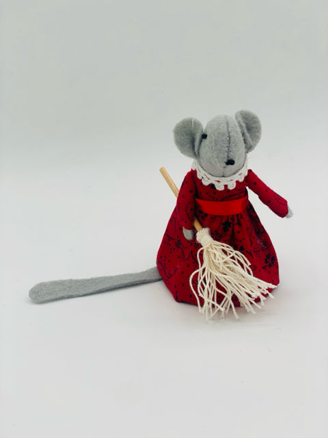 Housekeeper Mouse with Mop