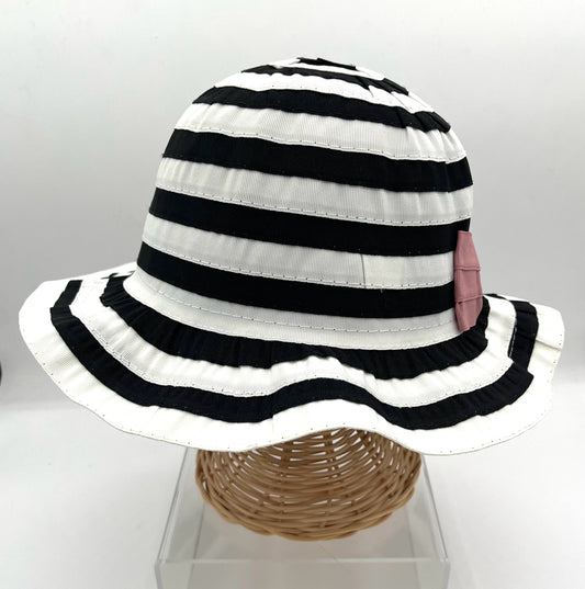 2-4 Y Black and White Stripe Ribbon Bucket Hat with Chin Strap and Pink Bow