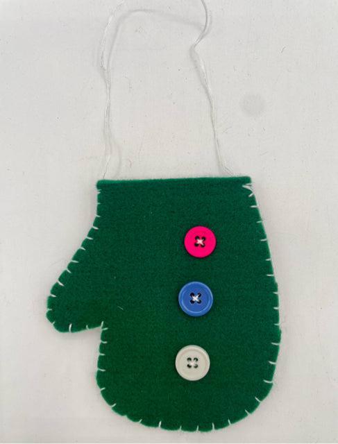Green Felt Mitten Gift Card Holder