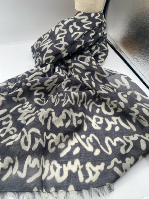 Black & Cream Story Wool Scarf