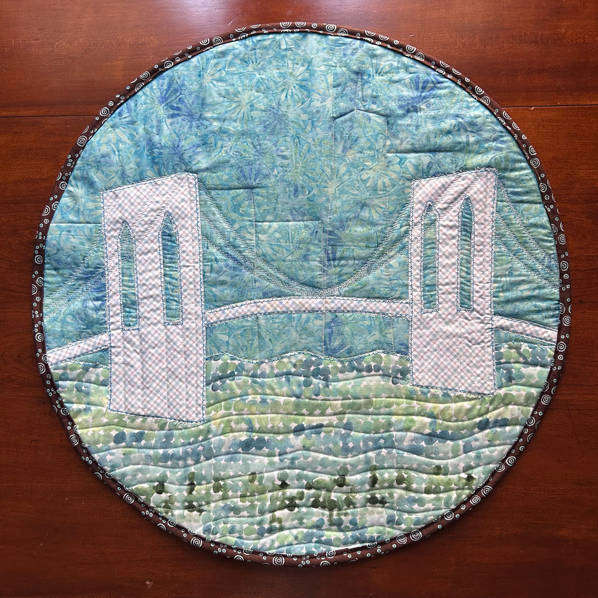 Reversible Quilted Round Table Mat - Brooklyn Bridge